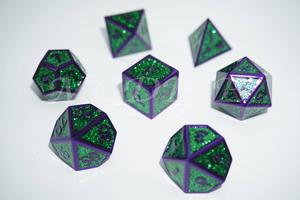 Metal 3D style dice set : Green glitter with purple rim